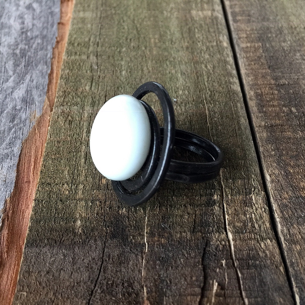 Women’s Ring - Picture 3 of 7